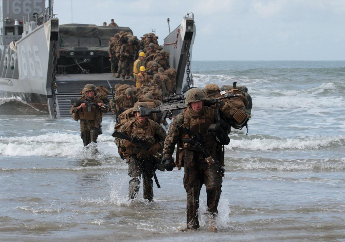 Marines coming ashore