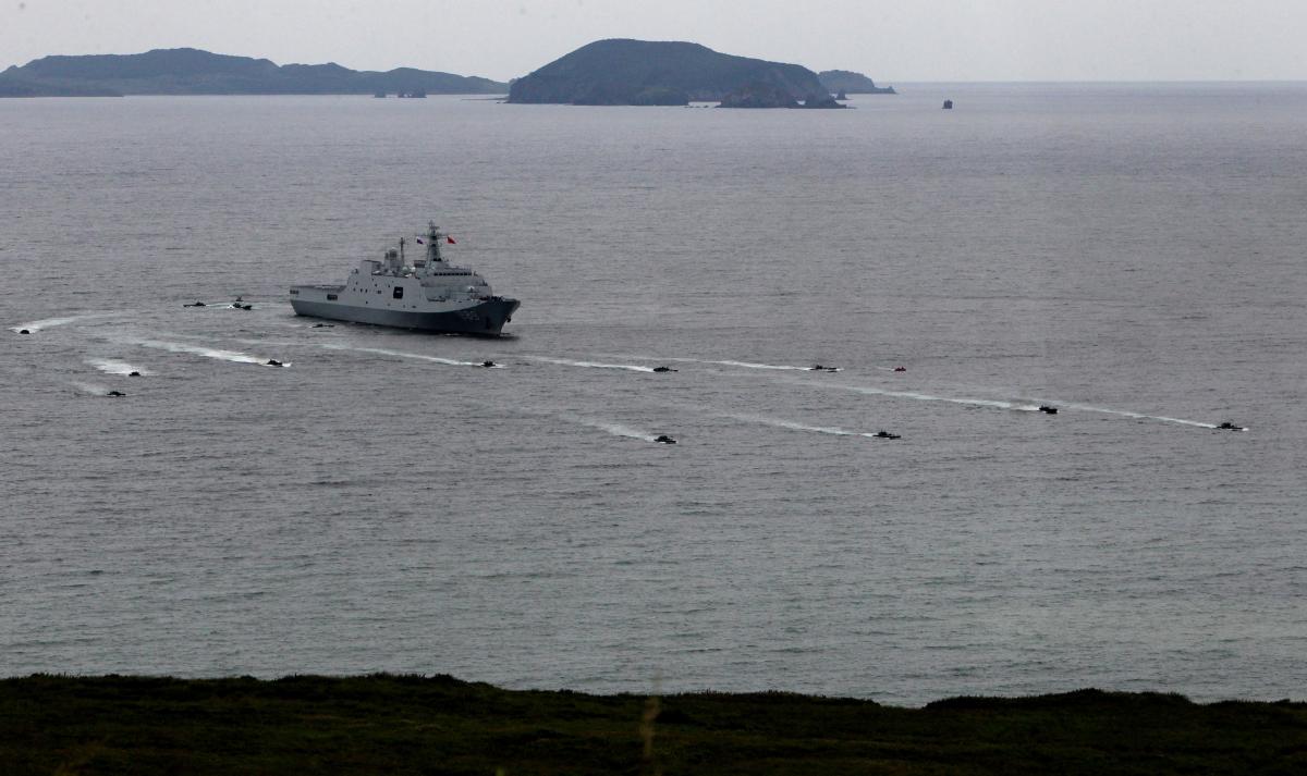 Chinese Navy amphibious ship Changbai Shan