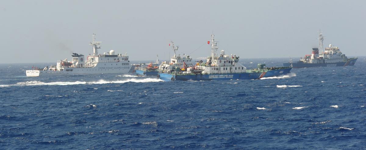 A Chinese and Vietnamese Coast Guard vessels clash near an oil drilling rig Beijing deployed in disputed waters