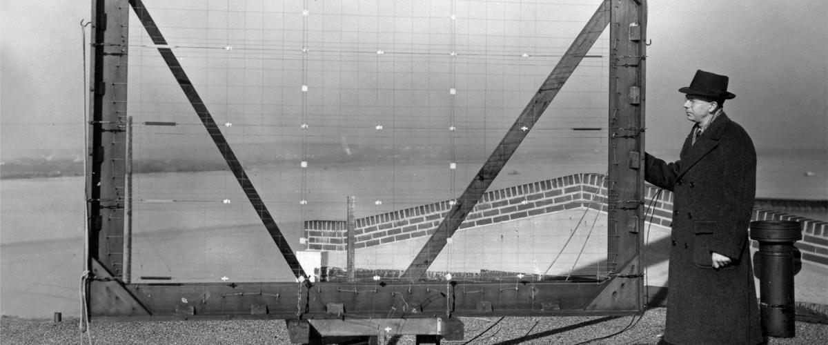 An early radar antenna on the roof of the Naval Research Laboratory in Washington, D.C., in the 1930s.