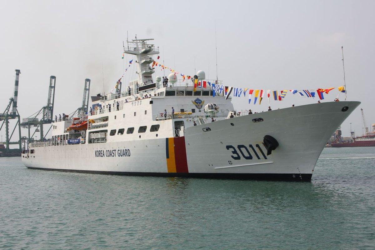 Surface starboard bow view of the Republic of Korea Coast Guard training vessel Bodaro