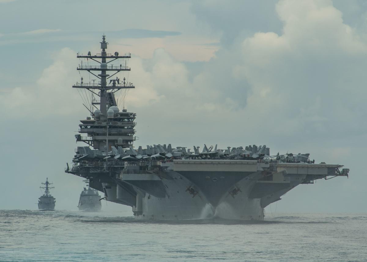 The Nimitz-class aircraft carrier USS Ronald Reagan (CVN-76) sails in formation with the Japan Maritime Self-Defense Force Akizuki-class destroyer JS Teruzuki (DD-116) and Arleigh Burke–class destroyer USS Mustin (DDG-89) in the Philippine Sea.
