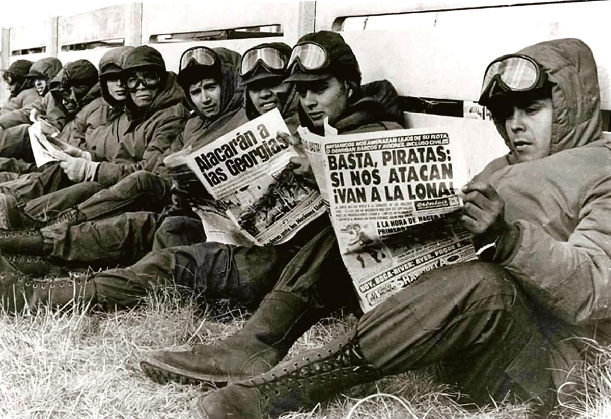 Argentine soldiers reading newspapers in Port Stanley in April 1982