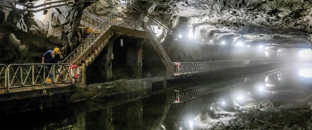 The Zhaishan Tunnel on Kinmen  Island, Taiwan, was used to conceal small boats during the Chinese Civil War. Tunnels that have been opened to tourism should be converted back to military use.