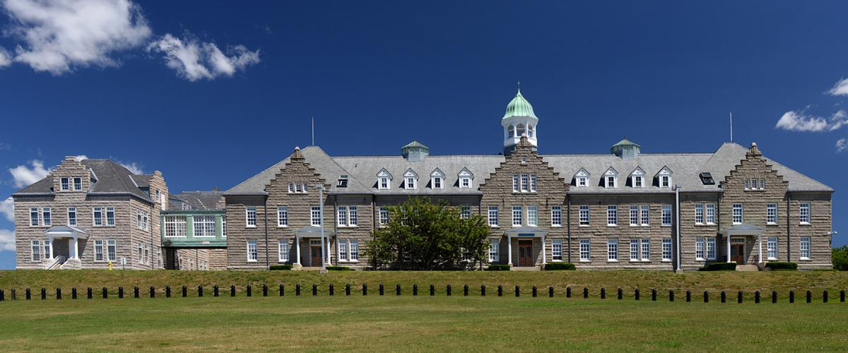 The U.S. Naval War College’s (NWC) Luce Hall on Coasters Harbor Island in Newport, Rhode Island. Officer education should include research on new concepts that inform Navy force development efforts.