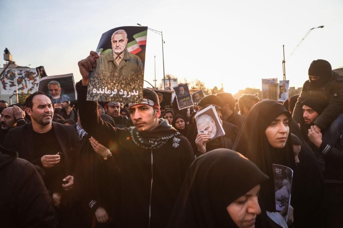 Iranian mourners pay tribute to Qasem Soleimani in Tehran