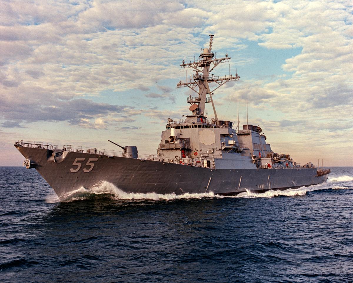 Bow view of the USS Stout (DDG-55) underway at sea.