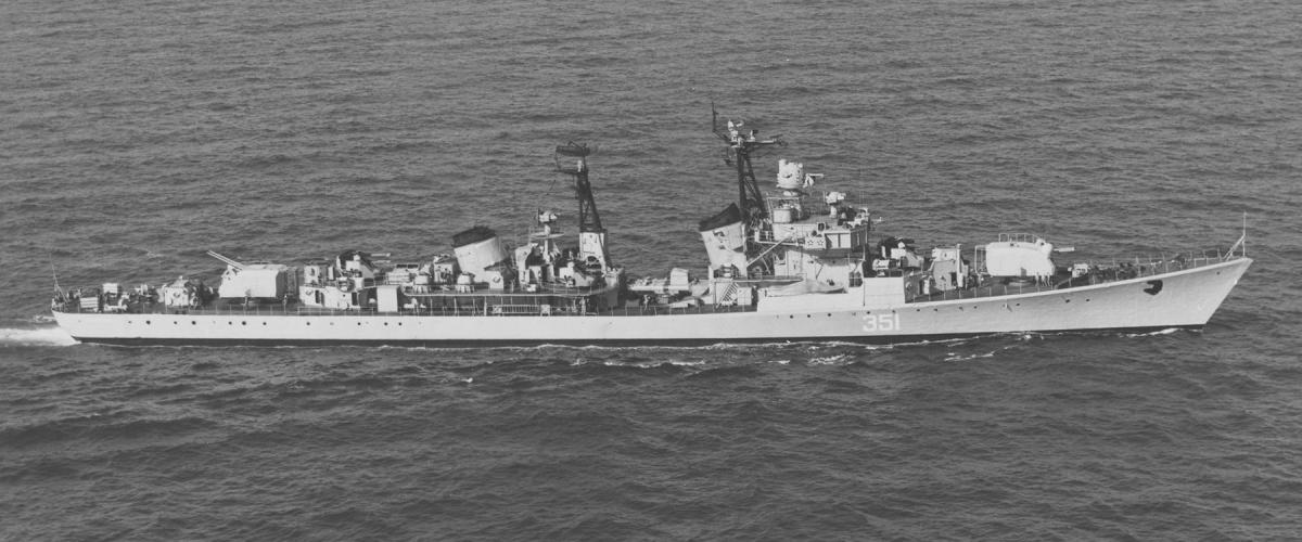 Starboard side view of a Soviet Kotlin-class destroyer, hull number 351, underway in the Mediterranean in October 1973.