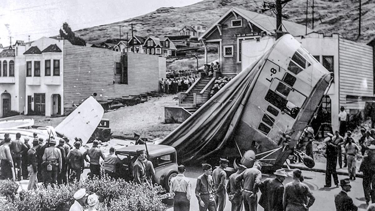 Crash of the blimp L-8 in Daly City, California.