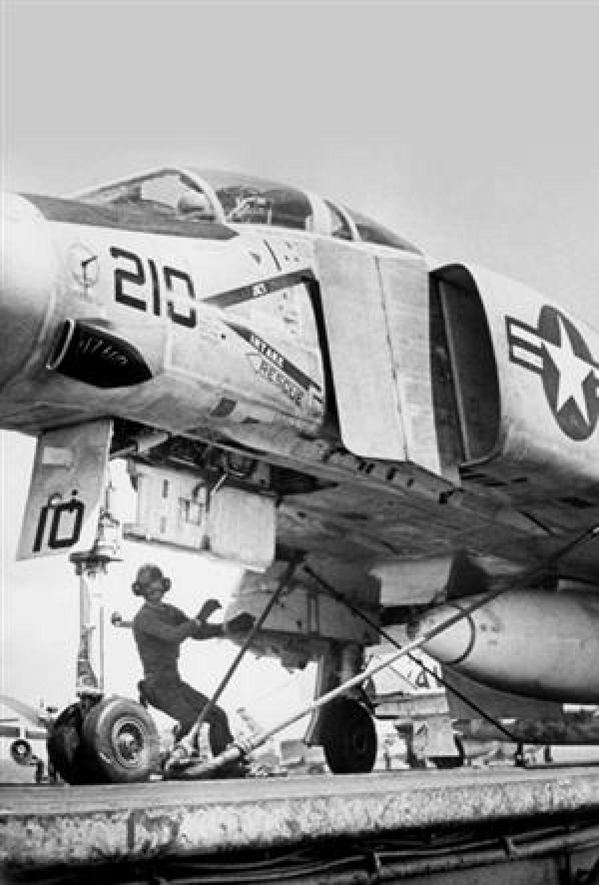U.S. Naval Institute Photo Archive (Robert D. Moeser)