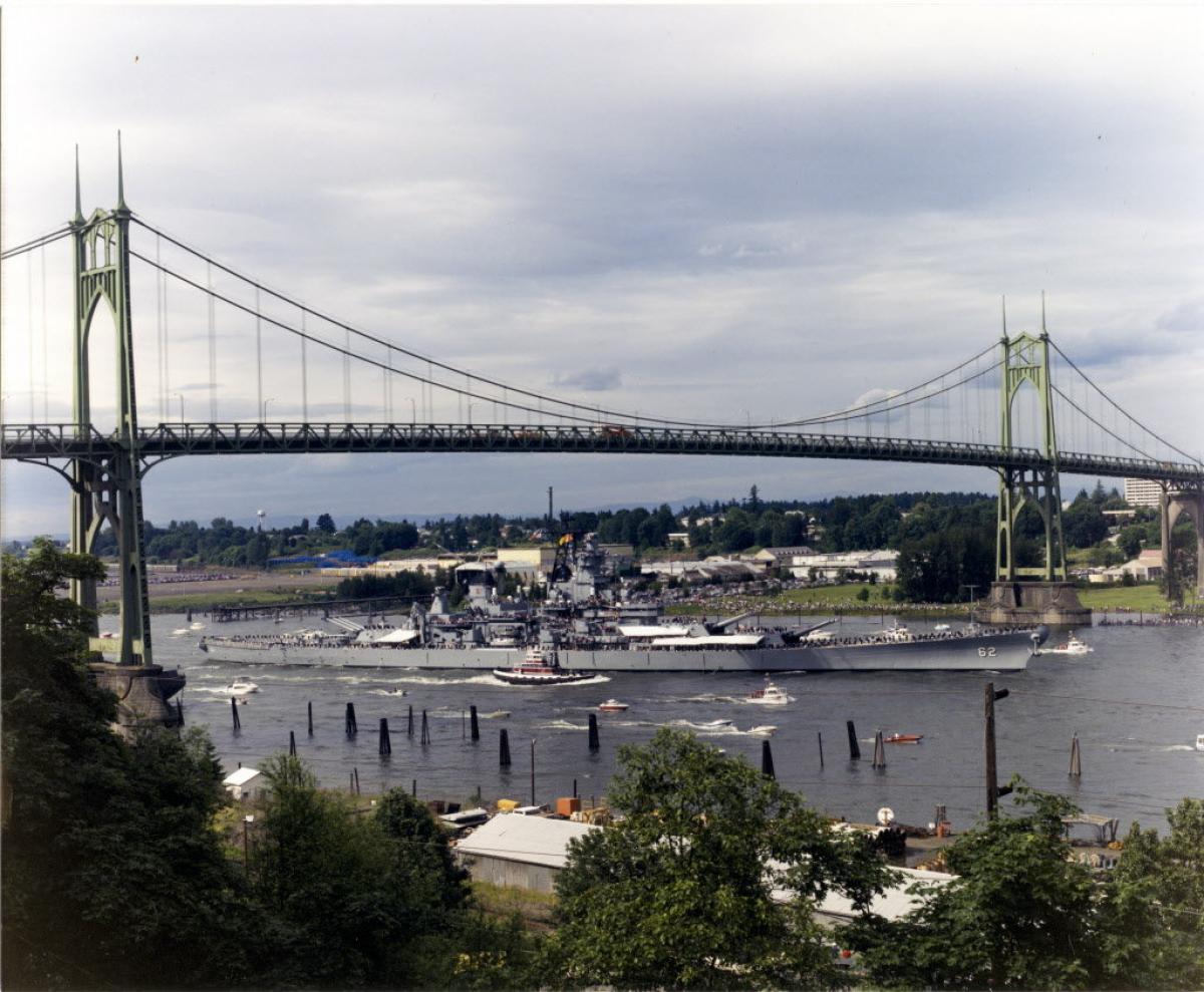 USS New Jersey (BB-62) goes under the St. John's bridge in Portland, Oregon, in 1990. 