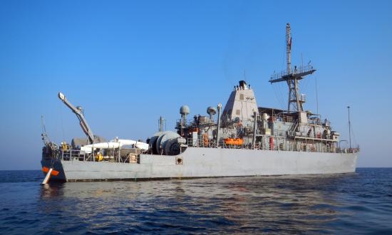 Surface starboard quarter view of the USS Guardian (MCM-5)