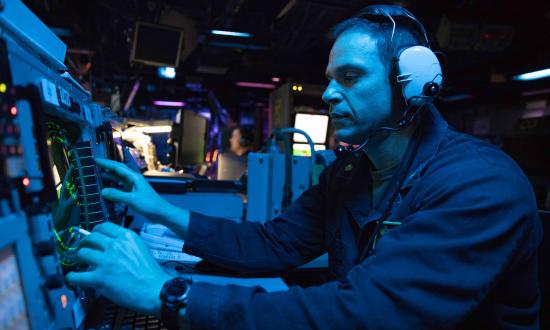 Lieutenant Commander Chad Geis tracks surface contacts on a radar console while standing watch as tactical action officer on board the amphibious assault ship USS Kearsarge (LHD-3).