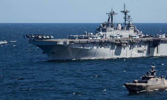 USS Kearsarge (LHD-3, center), Finnish Minelayer Hämeenmaa 