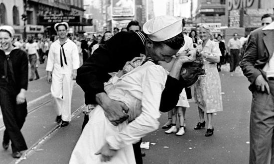 Alfred Eisenstaedt’s V-J Day, 1945, Times Square