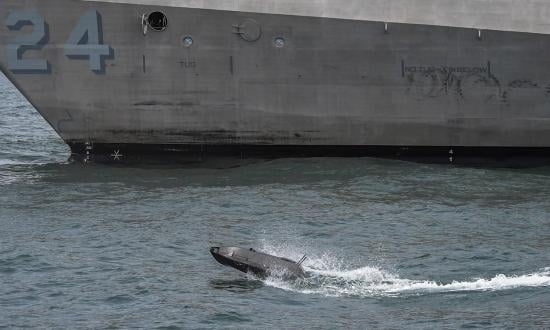 An ADARO unmanned system operating near the USS Oakland (LCS-24) during the Pacific Fleet’s Unmanned Integrated Battle Problem 21, which tested integration of manned and unmanned capabilities.