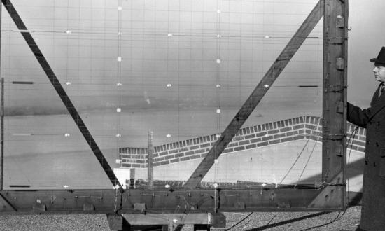 An early radar antenna on the roof of the Naval Research Laboratory in Washington, D.C., in the 1930s.