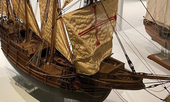 The museum is bursting with artifacts, exquisite ship models, navigation tools, weapons, uniforms, and maps. Display descriptions are in Portuguese and English.
