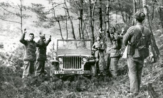 Communist soldiers capture U.S. soldiers during the Korean War