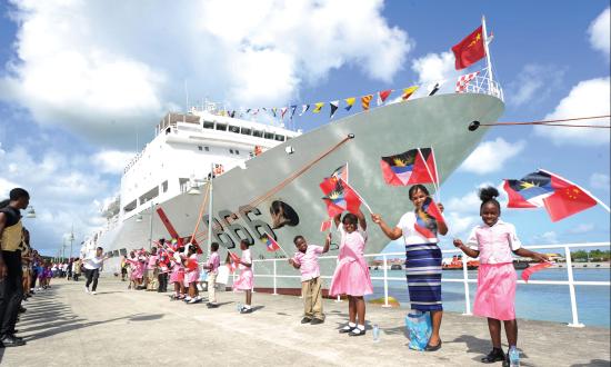 Students welcome the Chinese naval hospital ship Ark Peace at St. John's, capital of Antigua and Barbuda, on Oct. 22, 2018