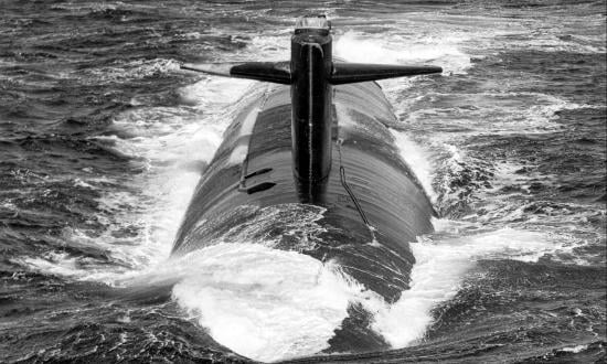 Bow-on view of the USS Jack (SSN-605) underway