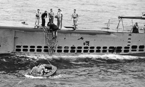 Makin Island Marine raiders returning to their submarine in a rubber boat